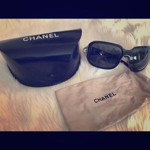 Barely worn authentic CHANEL Sunglasses